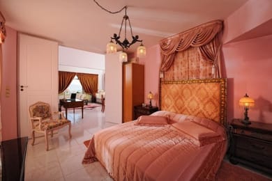 Rafkos Mansion Love Suite