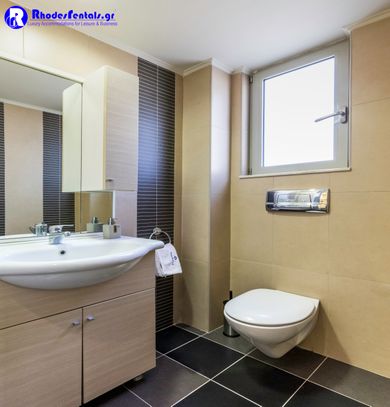 Rhodes Central Suite - Image 4