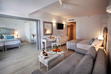 Family Suite (2 Bedrooms) with Connecting Door