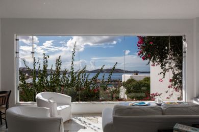 Rhenia Hotel - Image 2