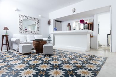 Rhenia Hotel - Image 4