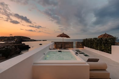 Adjoining 2 Bedroom Sea View Suite with 2 Outdoor Jacuzzis