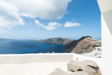 Executive Suite Caldera view with outdoor mini plunge pool Quadruple