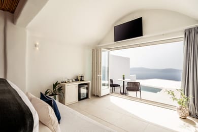 Executive Suite Caldera view with outdoor mini plunge pool Double