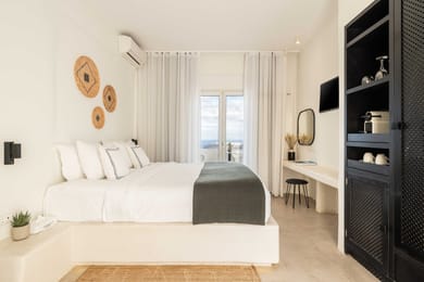Cozy Room with Caldera View