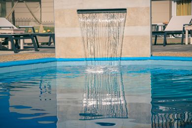 Royal Hotel and Suites - Image 2