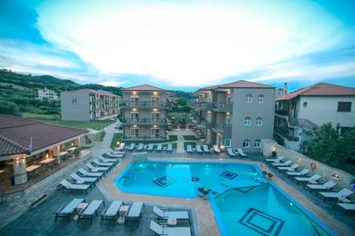 Royal Hotel and Suites - Image 3