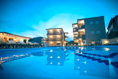 Royal Hotel and Suites - Image 4