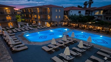 Royal Hotel and Suites - Image 5