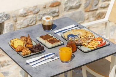 Salvia Areopolis All-Suite Hotel - Image 6