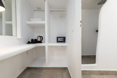 Cave Suite with Heated Plunge Pool & Caldera View