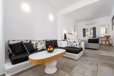 Deluxe Suite with Heated Plunge Pool & Caldera View