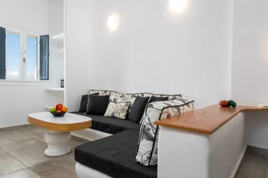 Deluxe Suite with Heated Plunge Pool & Caldera View