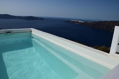 Deluxe Suite with Heated Plunge Pool & Caldera View