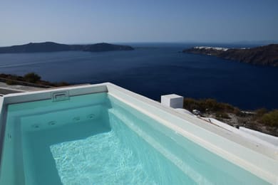 Deluxe Suite with Heated Plunge Pool & Caldera View