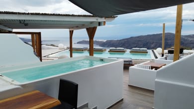 Executive Suite with Heated Plunge Pool & Caldera View