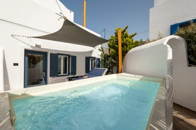 Executive Suite with Heated Plunge Pool & Caldera View
