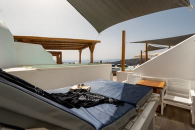 Executive Suite with Heated Plunge Pool & Caldera View