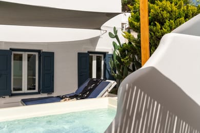 Executive Suite with Heated Plunge Pool & Caldera View
