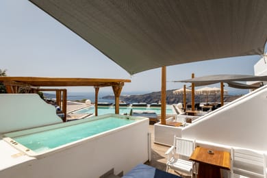 Executive Suite with Heated Plunge Pool & Caldera View