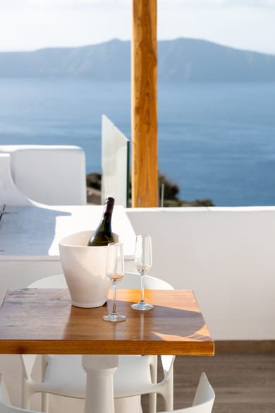 Honeymoon Suite with Heated Plunge Pool & Caldera View