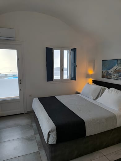 Junior Suite with Hot Tub & Caldera View