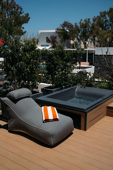 Sundeck Suite with Jetted Tub