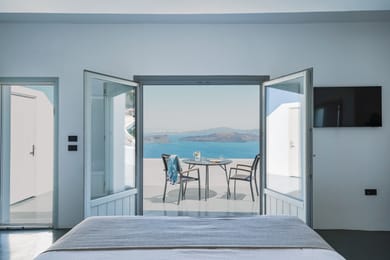 Honeymoon suite with infinity plunge pool