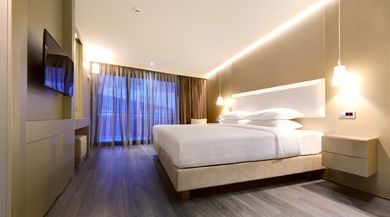 SAZ Suite with Panoramic City and Lake view