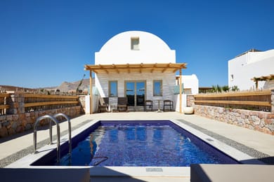 Queen Duplex Suite with Pool