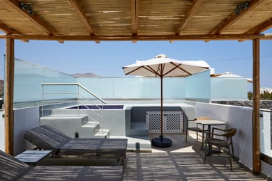 Queen Guest Room with Hot Tub