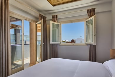 Queen Guest Room with Hot Tub