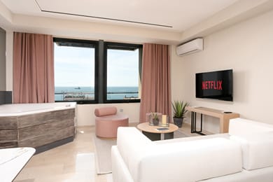 Armonia Jacuzzi Sea View Suite 4