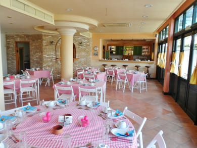 Seafront Studios and Apartments - Image 2