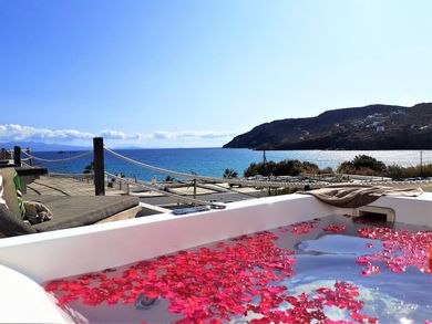 Superior Triple Studio with Sea View and Jacuzzi