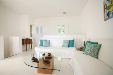 White Katikia 2 Bedroom Apt-Split Level