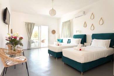 White Suite - Partial Sea View