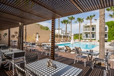 Sea View Hotel & Apartments - Image 5