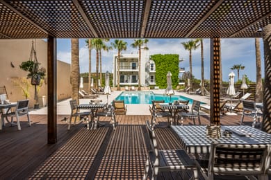 Sea View Hotel & Apartments - Image 4