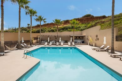 Sea View Hotel & Apartments - Image 3