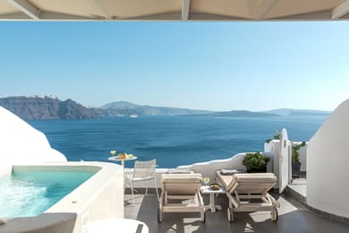 Absolute Suite with Private Hot Tub & Caldera View