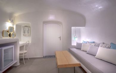 Grand Suite with Outdoor Hot Tub & Caldera View