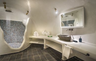 Grand Suite with Outdoor Hot Tub & Caldera View