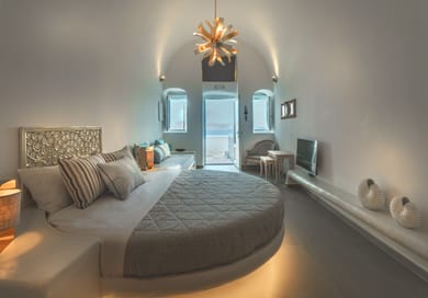 Grand Suite with Outdoor Hot Tub & Caldera View