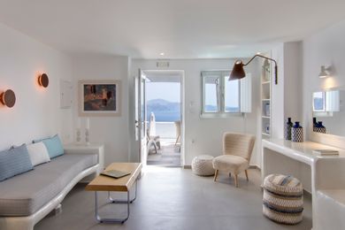 Legend Suite with Outdoor Hot Tub & Caldera View