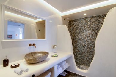 Legend Suite with Outdoor Hot Tub & Caldera View