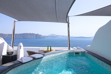 Legend Suite with Outdoor Hot Tub & Caldera View