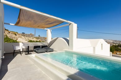 Executive Suite With Heated Swimming Pool