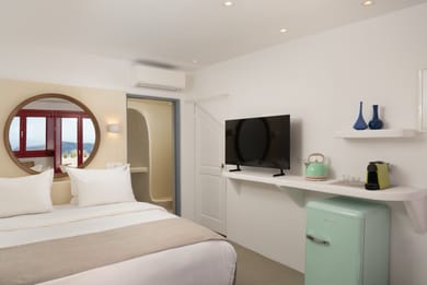 Deluxe Double Room with Hot Tub & Caldera View