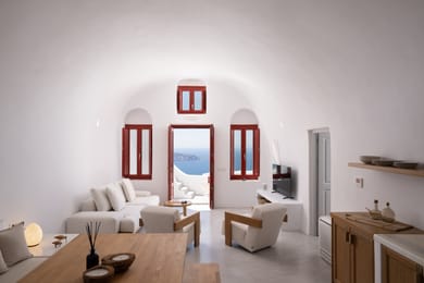 Three Bedroom Villa with Caldera View & Jacuzzi